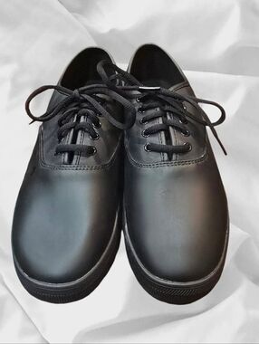 New Tredsafe Women's Kensley Slip Resistant Shoes